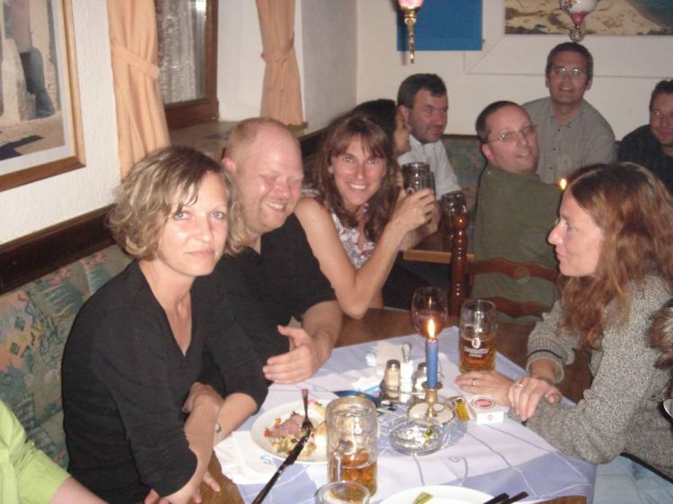 Doris, Stefan, Moni und Evi; Im Hintergrund Markus, Christian und Peter 
